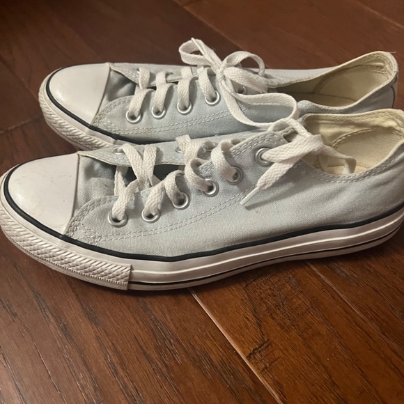 Converse- size 7 men’s/ 9 womens - Picture 2 of 4